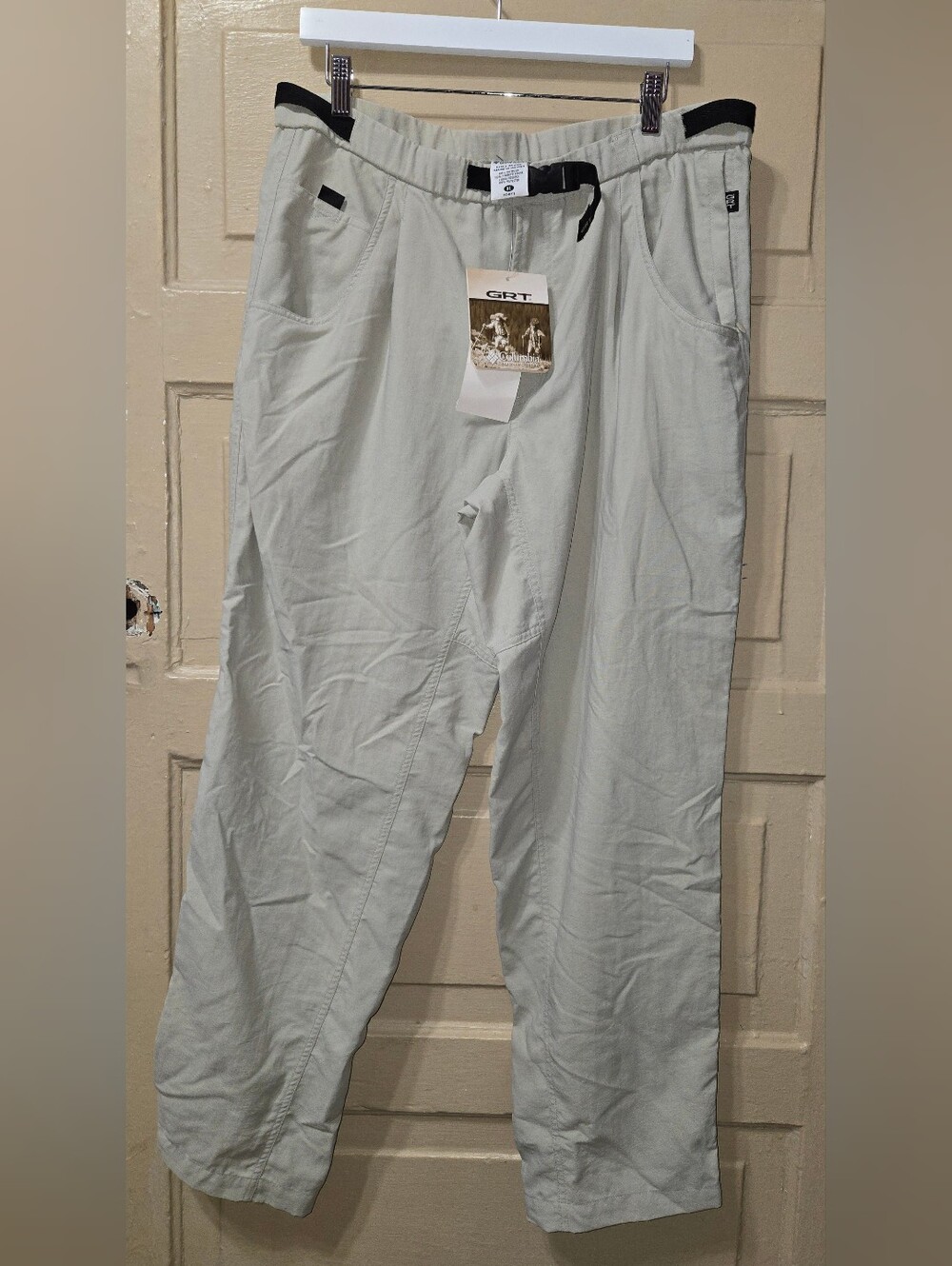 Columbia GRT Women's Hiking Trekker Pants NWT Size: XL Color: Fossil